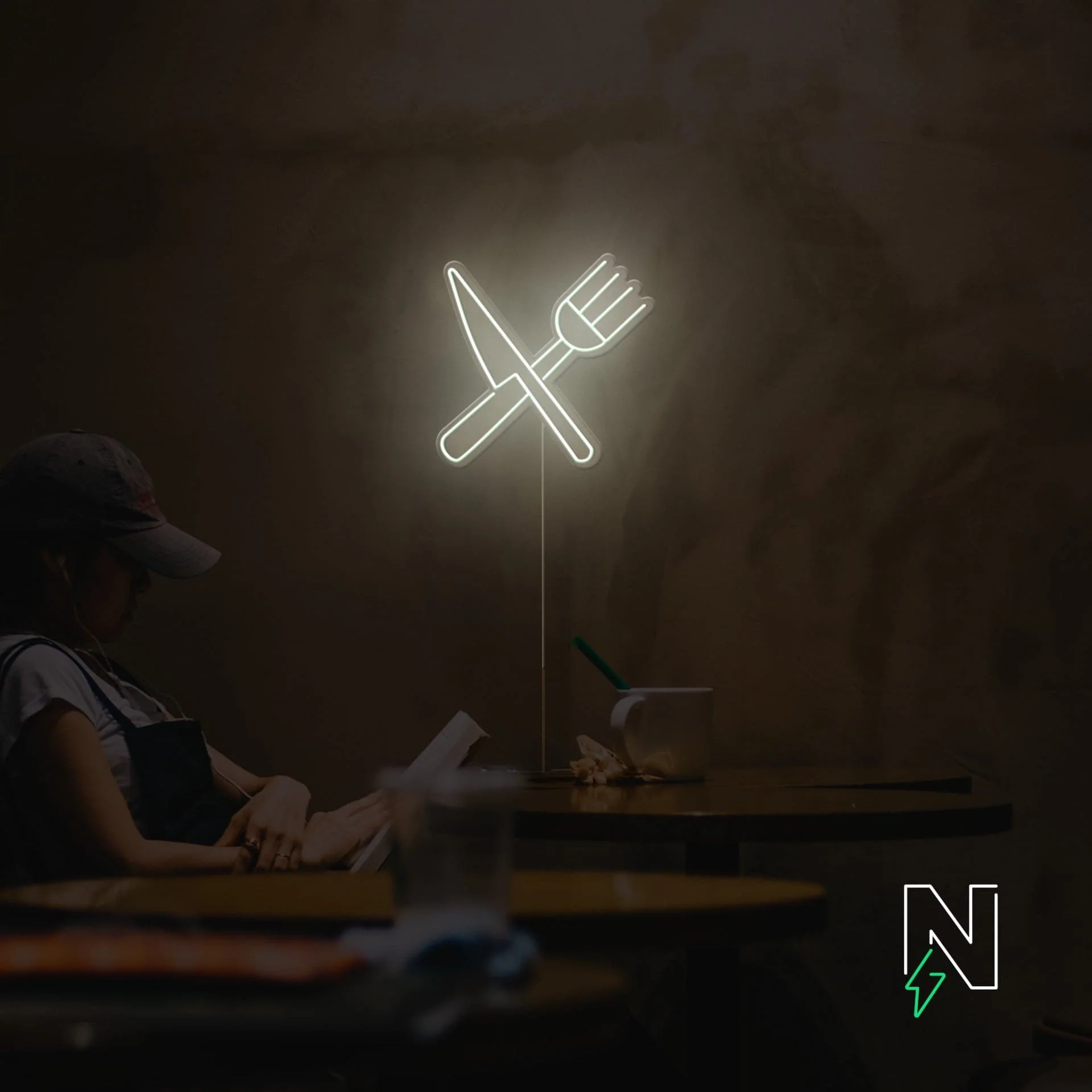 Cutlery Neon Sign - Image 9